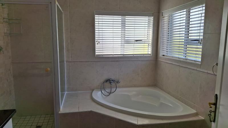 To Let 4 Bedroom Property for Rent in West Beach Western Cape